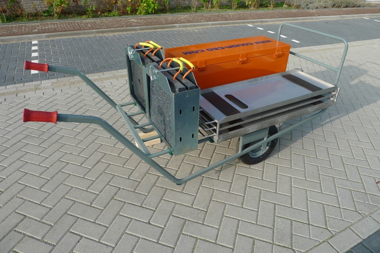 Transport trolley for tubes, tools and instruments