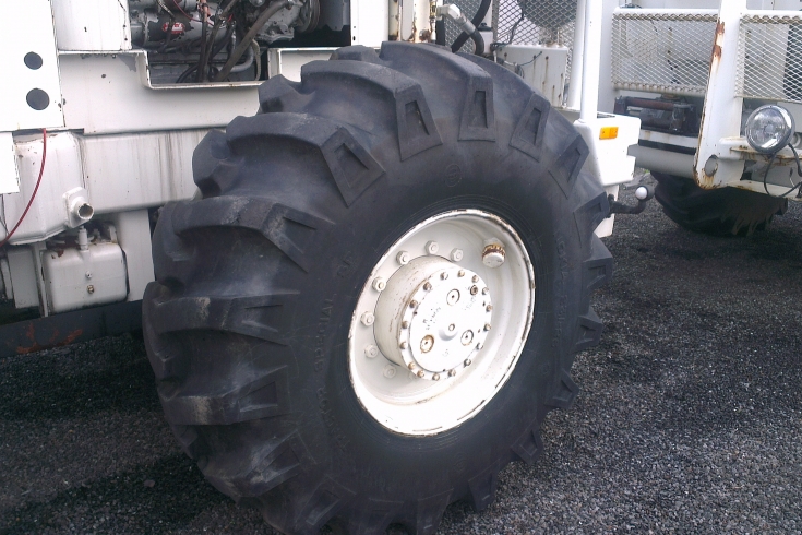 Tyre with tractor profile