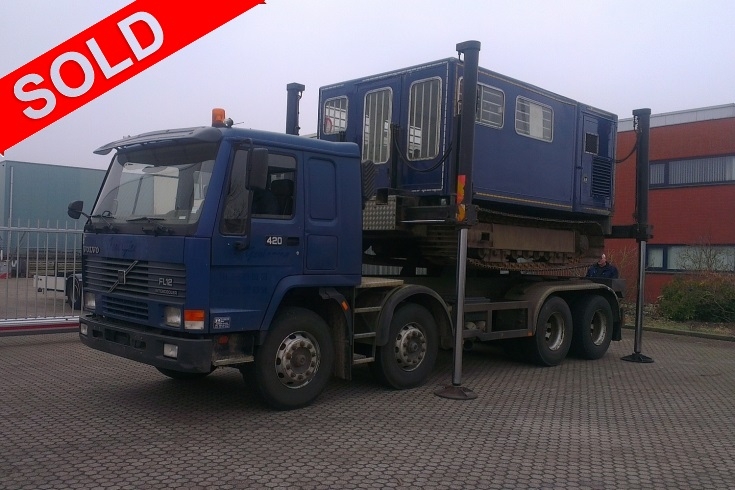 200 kN CPT crawler with Volvo 8x4 transport truck