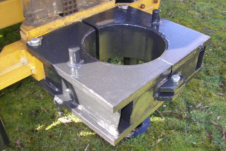 Lower clamp of the drill mast