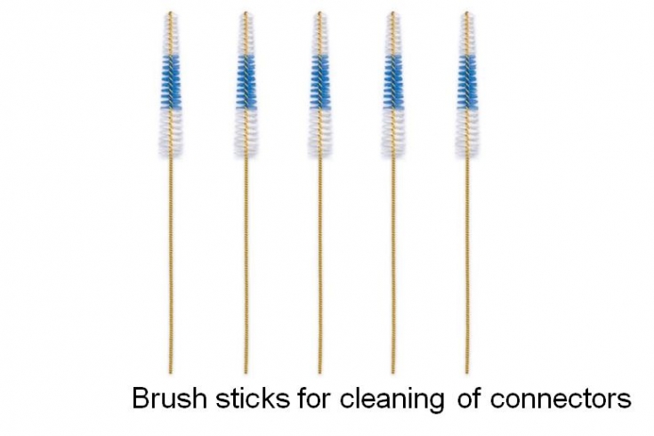 Set of brush sticks for the cleaning of connectors