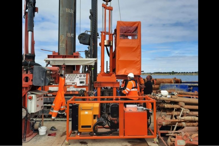 350 kN CPT penetrometer set on a nearshore job